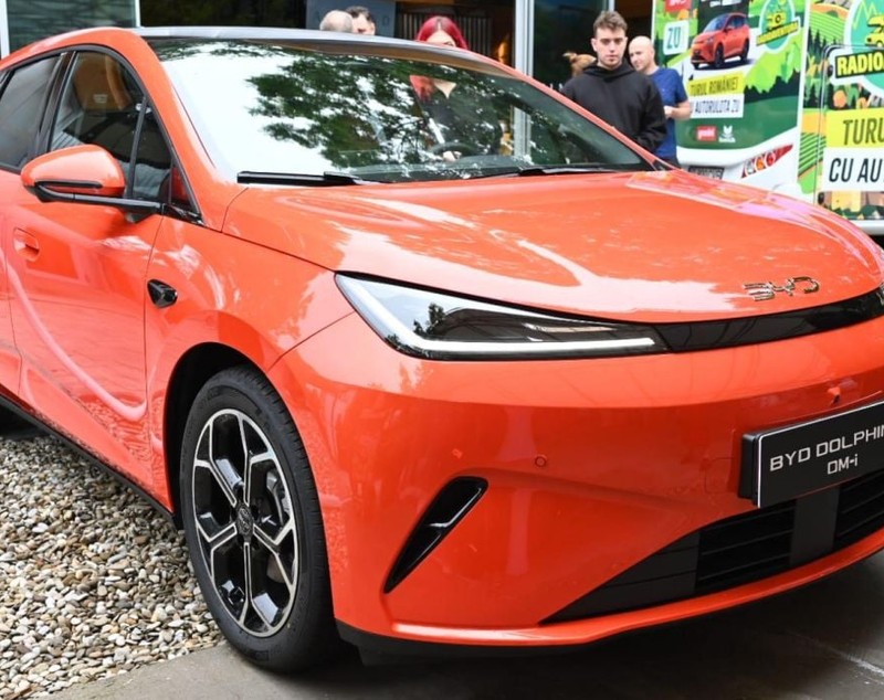 BYD a lansat în România mașina hibrid Dolphin G, cu o autonomie de 1.000 km. Cât costă autoturismul și cât consumă