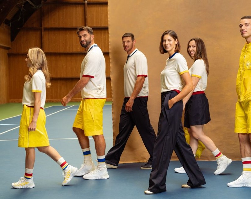 Cum arată uniformele oficiale de defilare ale delegației României pentru JO Paris 2024. Cine este designerul român care le-a creat. FOTO