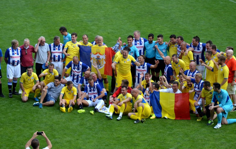 REPORTAJ cu sânge albastru/ Cine este echipa România Regală. Regele lor e golul! Amical cu etichetă cu Heerenveen, pe fostul stadion ”Carol al II-lea”