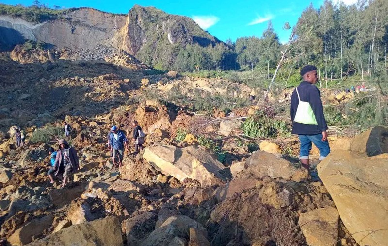 Noi evacuări în Papua Noua Guinee, după alunecarea de teren în care 2.000 de oameni au fost îngropați de vii