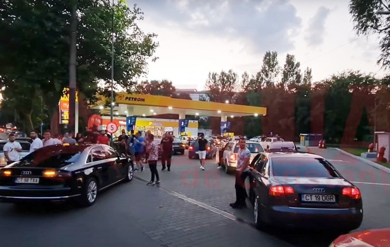 Proteste în benzinăriile din Constanța, după scumpirea carburanților. Șoferii au blocat pompele, alimentând de 30 de bani