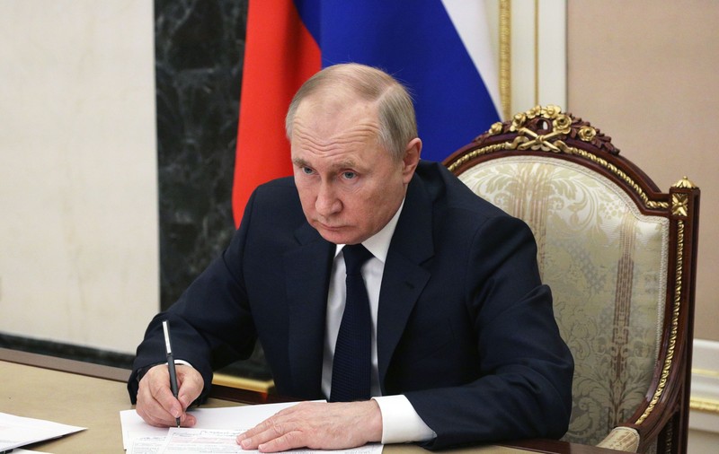 Putin promite că mărește salariile, pensiile și numește plecarea a zeci de mii de ruși drept ”autopurificarea societății”