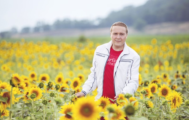GINO debutează în FORŢĂ cu DOUĂ SINGLE-URI! | AUDIO