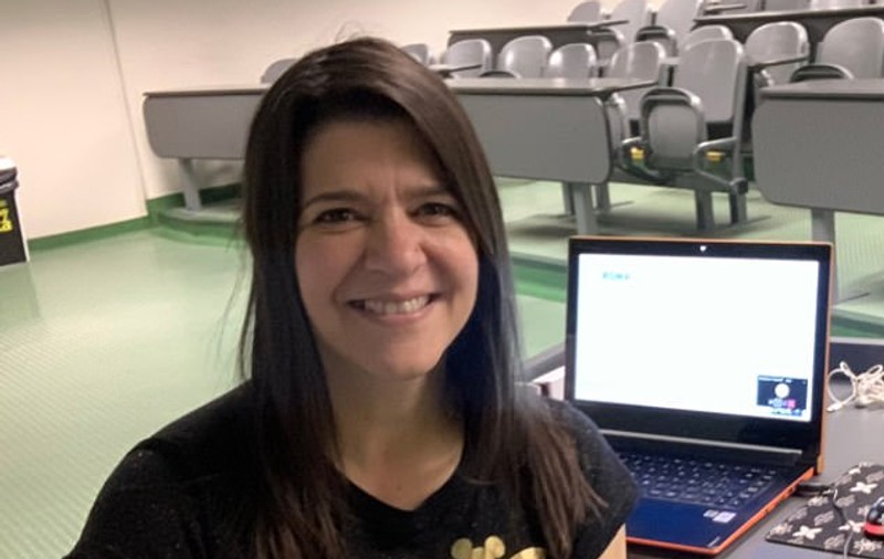 Cazul șocant al unei profesoare din Argentina care se lupta de o lună cu simptomele COVID. A murit după ce a leșinat în timpul lecției online