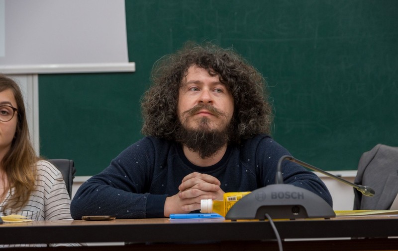PSD și UDMR au votat legea care le permite rectorilor să aibă un număr nelimitat de mandate: „Universitățile sunt precum niște obiecte care pot fi șlefuite politic de oricine”