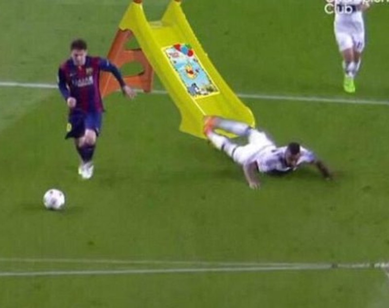 RÂZI CU LACRIMI. Cum a fost ironizat Boateng pe net după ce a fost UMILIT de Messi / GALERIE FOTO