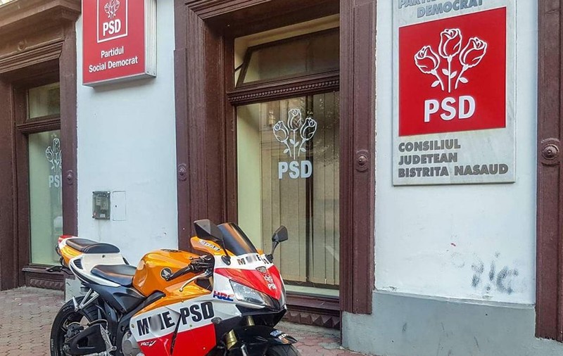 Românii sunt deosebit de inventivi când vine vorba de mesaje anti-PSD. Dedicații speciale înainte de mitingul diasporei