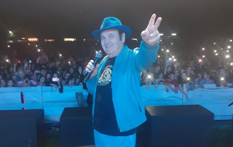 Ce pensie are Nelu Vlad, solistul trupei „Azur”, după 50 de ani de activitate. Cântă încă la evenimente cu formația