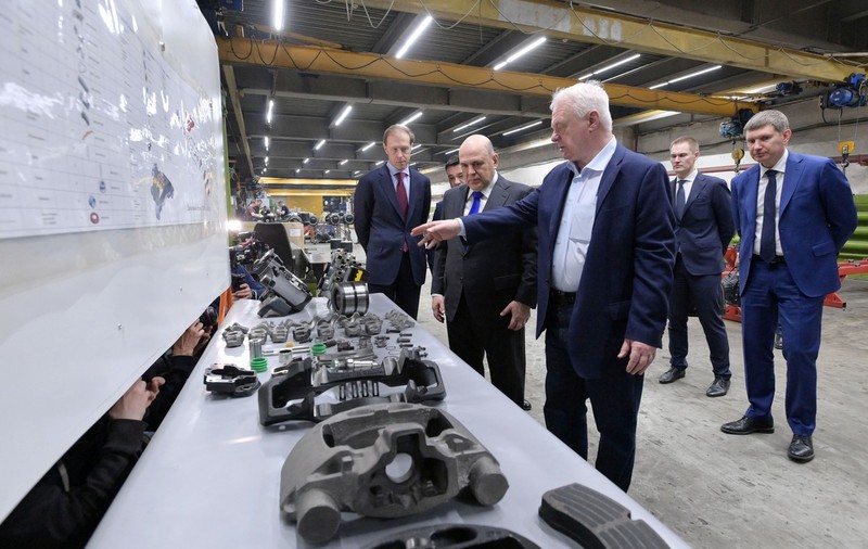 Trei sferturi dintre producătorii ruși sunt afectați de sancțiunile occidentale, arată un sondaj. În ce sectoare sunt resimțite cel mai acut
