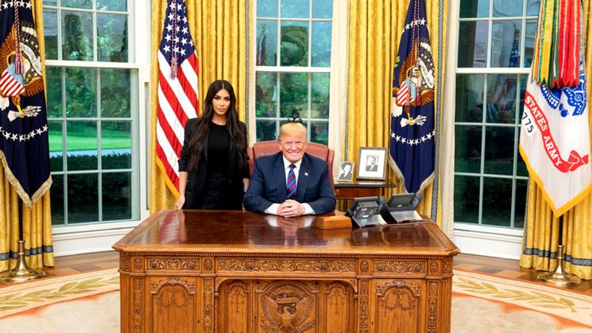 Kim Kardashian și Donald Trump, în Biroul Oval de la Casa Albă
