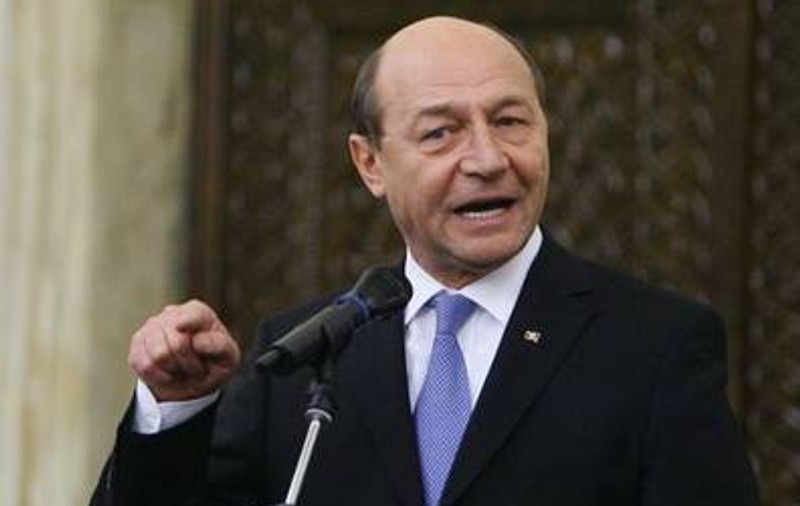 Traian Băsescu, DECLARAŢIE CONTROVERSATĂ: "Cum Dumnezeu femeia romă poate ţine cinci-şase copii, iar românca nu poate?"