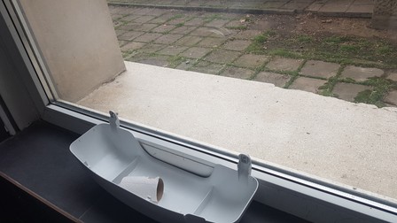 Nu e o maşinărie mecatronică, e un capac de WC cu preţiosul sul
