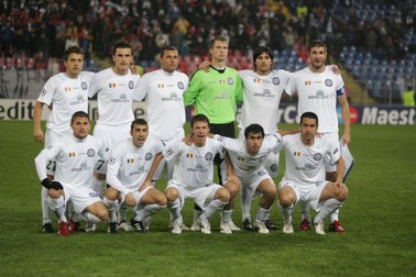 Echipa Unirea Urziceni pozeaza, inaintea meciului cu Glasgow Rangers, din etapa a patra a grupei G a Ligii Campionilor, disputat in Bucuresti, miercuri, 4 octombrie 2009.