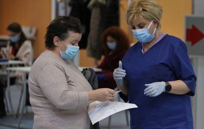 La ritmul actual de vaccinare, pandemia va lua sfârșit în 7 ani, arată o analiză Bloomberg. România va atinge imunitatea de turmă în 2,6 ani