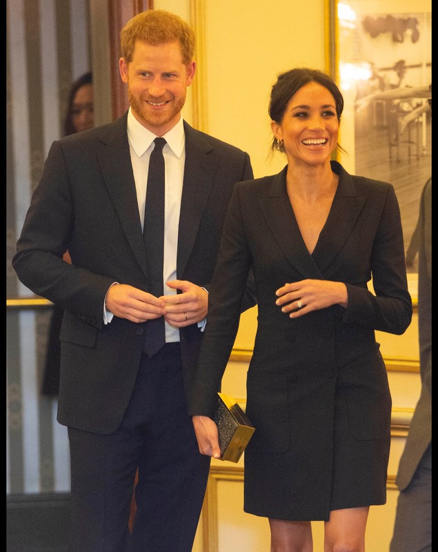FOTO | Meghan Markle, apariţie de senzaţie într-o rochie tuxedo mini