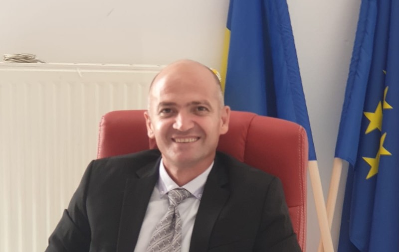 Director de şcoală din Timișoara, dat afară după ce a fost auzit când înjură și-și jignește familia