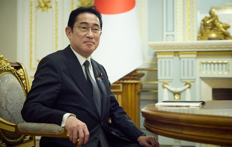 Premierul japonez își concediază propriul fiu: „Comportamentul său a fost nepotrivit”