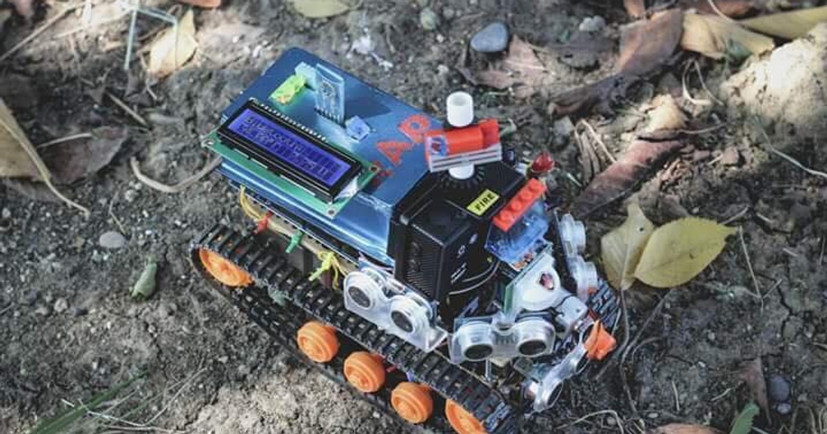 Daniel Ursu, adolescentul din Vrancea care construiește roboți pentru pompieri