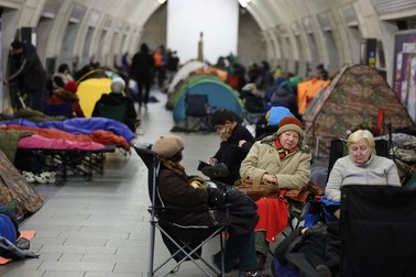 Metroul, un loc de adăpost în timpul bombardamentelor rusești Foto: Profimedia