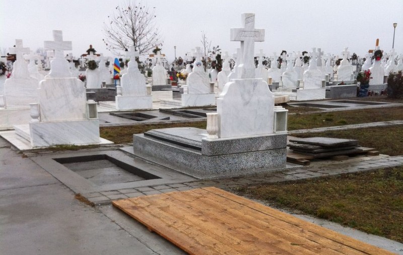 AICI VA FI ÎNMORMÂNTATĂ TÂNĂRA MOARTĂ ÎN ACCIDENTUL DIN APUSENI! Va avea un mormânt din MARMURĂ ALBĂ, de 20.000 de lei