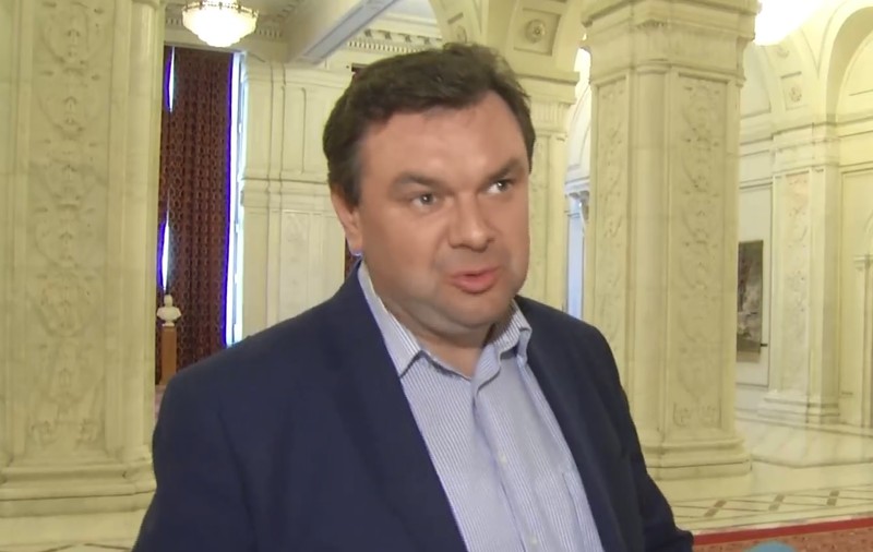 Parlamentarii fentează legea pentru 500 de lei. Deputaţii care semnează prezenţa şi în locul colegilor