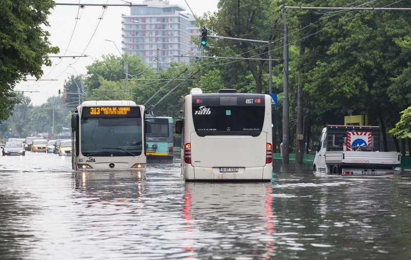 Prognoza meteo specială pentru București. Meteorologii anunță ploi torențiale