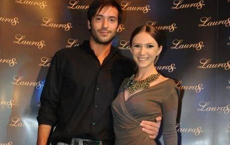 Cuplul care întoarce capete! ADELA POPESCU şi RADU VÂLCAN, într-o POZĂ DE TABLOU!