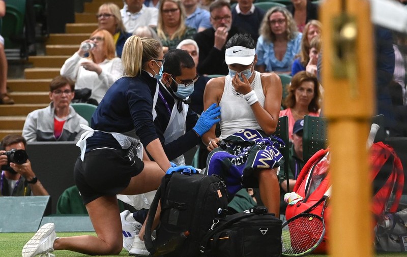 De ce a abandonat Emma Răducanu în optimi la Wimbledon. Explicațiile sportivei
