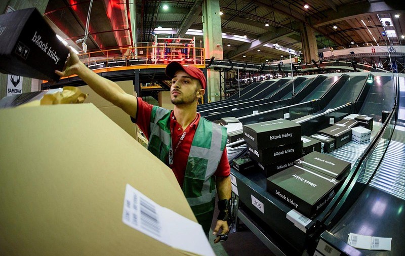 1 milion de produse vândute până la ora 15.00! Cifrele eMAG: 47.450 televizoare, 36.085 telefoane și 19.803 laptopuri
