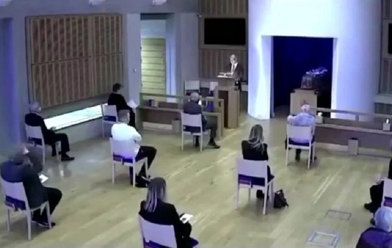 Autoritățile din Anglia au întrerupt o înmormântare, după ce un bărbat a vrut să-și consoleze mama îndoliată