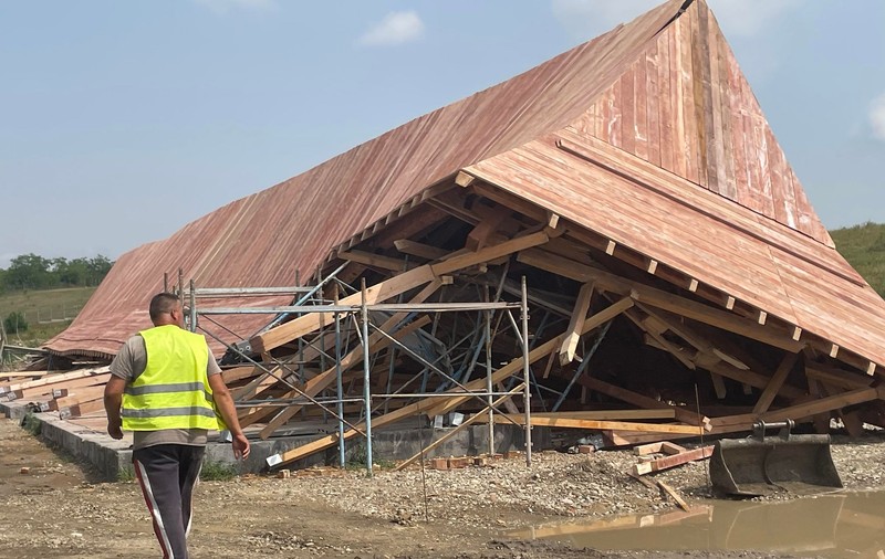 Prăbușirea construcției de la Podul Înalt, „din cauze naturale”, nu din vina constructorului. CJ Vaslui modifică proiectul