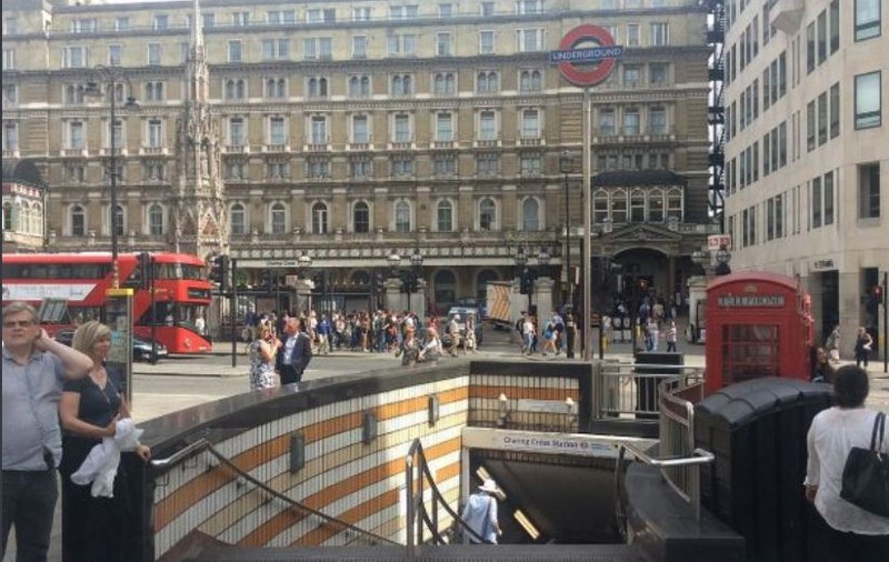 Un bărbat care pretindea că are o bombă a fost arestat în Londra