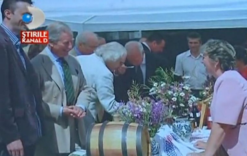 Palatele din Anglia ale Prinţului Charles, decorate cu PERDELE şi ŞTERGARE ROMÂNEŞTI ŢESUTE LA RĂZBOI! Foto