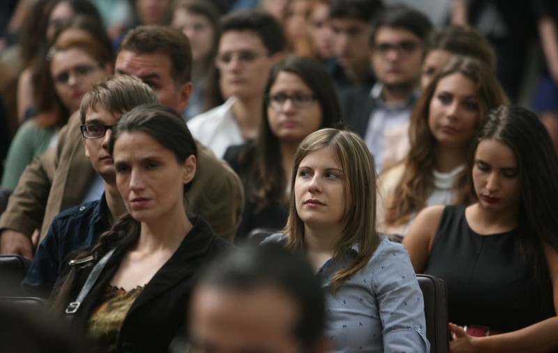 S-A DECIS! Studenţii vor avea zile libere vineri şi luni, pentru a putea vota în localitatea de domiciliu