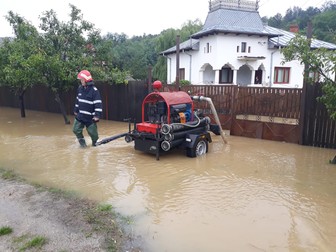 Nouă localităţi din Argeş şi alte opt din Dâmboviţa, afectate de inundaţii