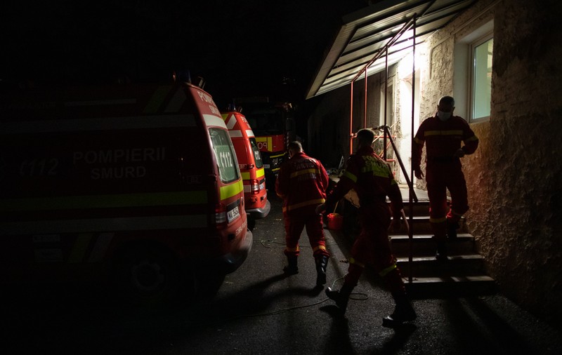 Turiști cazați la un motel din Vâlcea, intoxicați cu soluția folosită la dezinfectarea camerelor de cazare