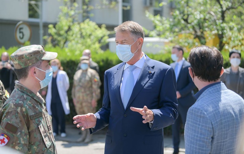 Iohannis a anunțat că azi va fi depășit pragul de 100.000 de persoane vaccinate într-o zi. „Stăm extraordinar de bine cu această campanie”