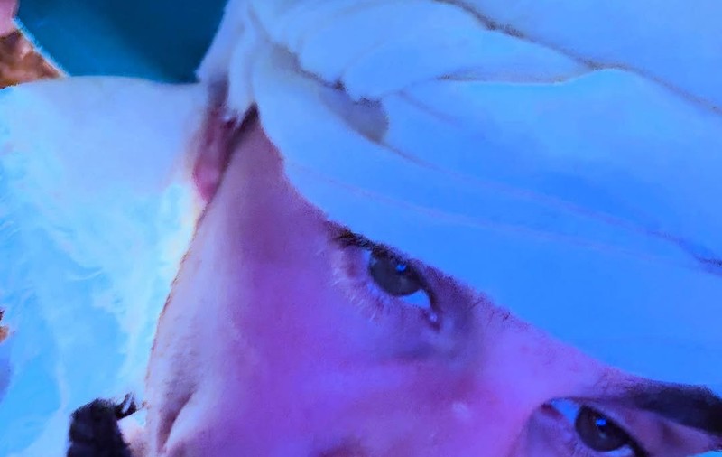 Justin Bieber nu mai doarme, nu mănâncă și trimite mesaje frenetice noaptea: „E maniac”. Hailey, soția artistului, cere disperată ajutor