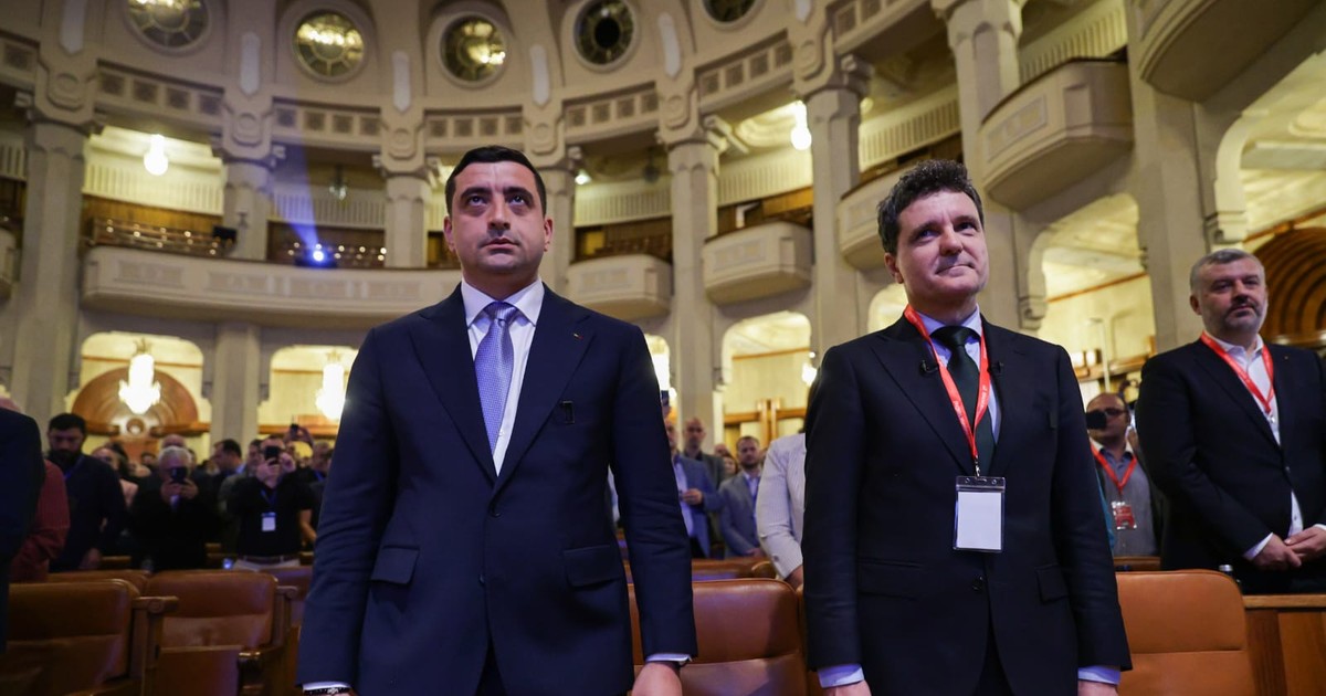 Nicușor Dan și George Simion au fost fotografiați prima dată unul lângă altul după turul 1 al prezidențialelor pe 7 mai, la Congresul BNS de la Parlament