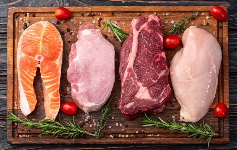 Persoanele care consumă carne au mai multe șanse să trăiască până la 100 de ani, cu o condiție