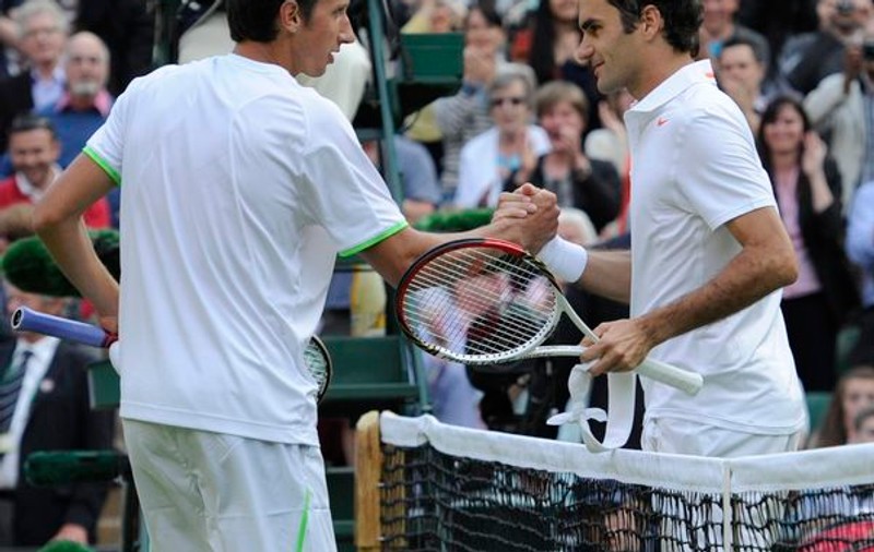 ŞOC LA WIMBLEDON! Roger FEDERER, eliminat de numărul 116 mondial în turul II