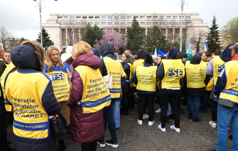 Sindicaliştii din Educaţie au ieșit în stradă în toată țara pentru salarii. Ce spun despre noua lege: „Nu mai avem nicio putere asupra elevului”