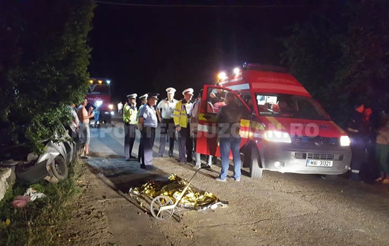 VIDEO/ Spulberați de o mașină în timp ce traversau regulamentar. Doi oameni au murit, a treia se zbate între viață și moarte