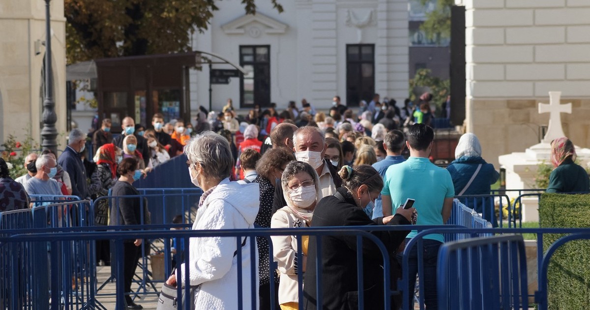 Pelerini la moaștele Cuvioasei Parascheva, Iași (foto Profimedia)