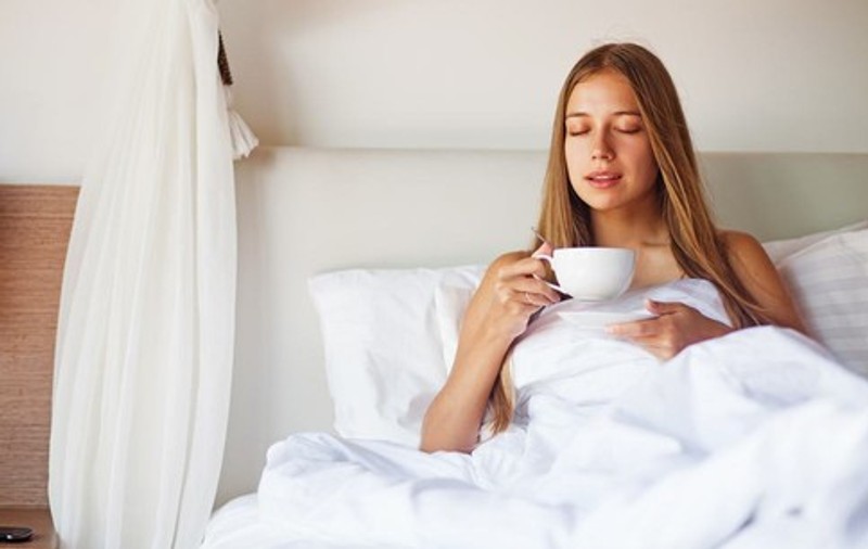 Băuturi care te ajută să dormi mai bine. Scapă de insomnie!