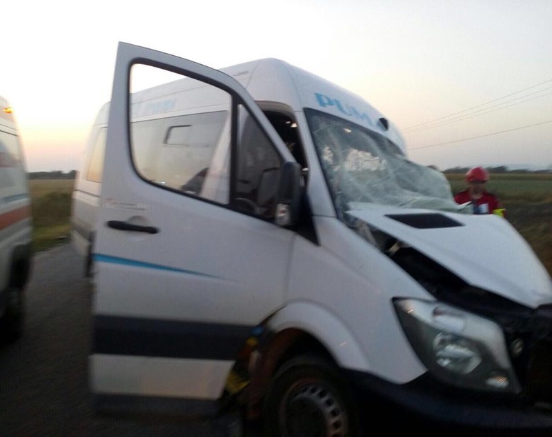 UPDATE: Doi morți și 10 răniți într-un accident în județul Arad. Cum s-a întâmplat nenorocirea