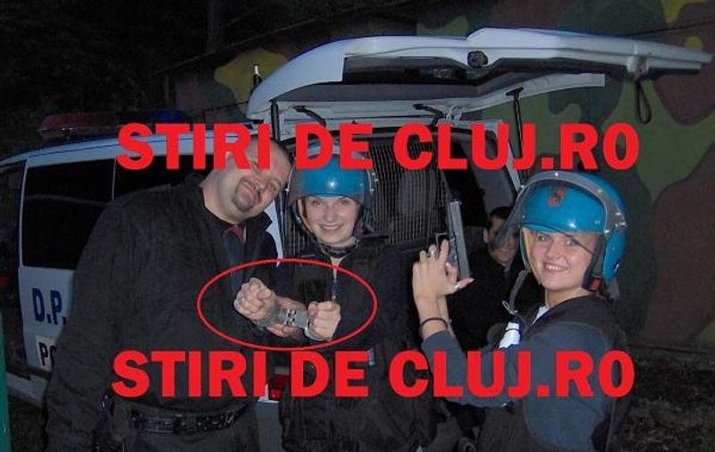 Imagini ULUITOARE! Polițiștii de la DIAS Cluj, DEZMĂȚ cu FETELE în poligonul de antrenament. Uite ce le pun să facă!