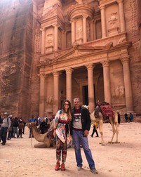 Adel Mahadin (dreapta) în cetatea Petra, principala atracție turistică a Iordaniei