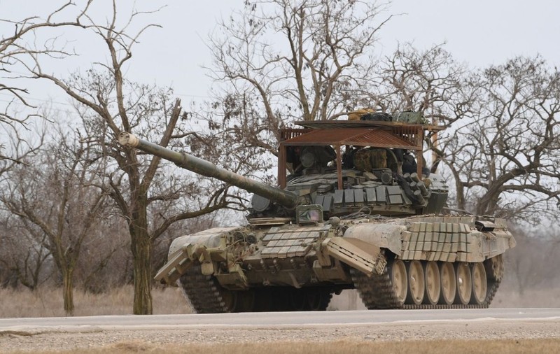 Londra: Rusia a pierdut 450 de militari în prima zi a invaziei și este în întârziere în atacul asupra Ucrainei