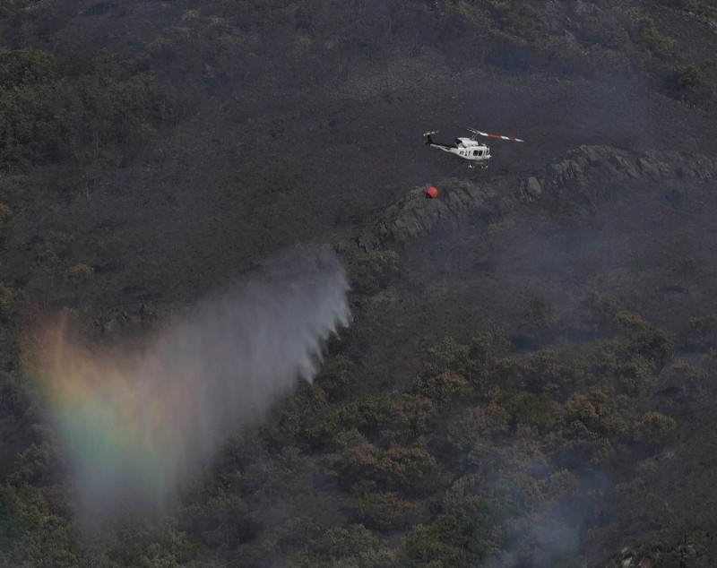 Incendii de vegetație în Grecia, Franța și Spania: zid de foc la 60 km de Atena, 200 de persoane, evacuate pe mare
